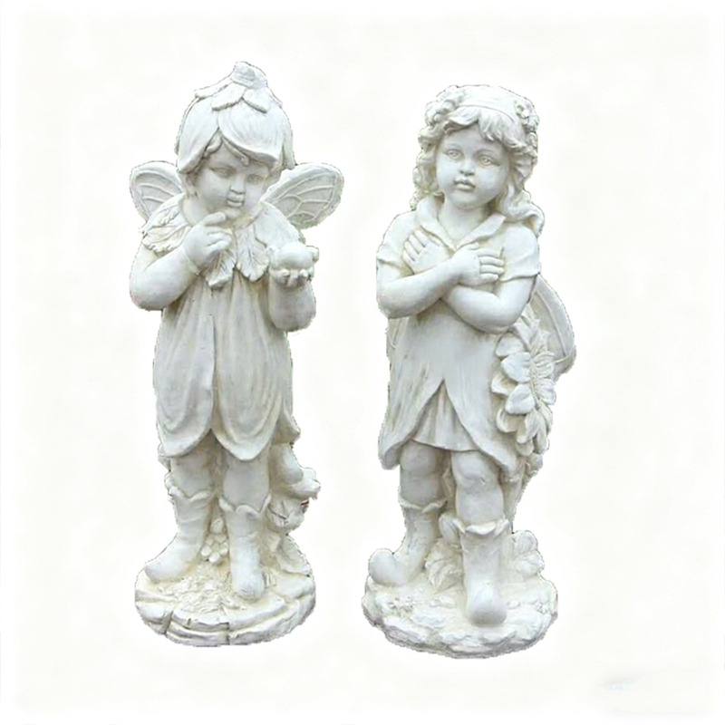 유리섬유로 만든 작은 천사의 인간 조각상