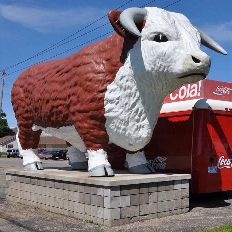 거대한 유리 섬유 꽃 암소 조각